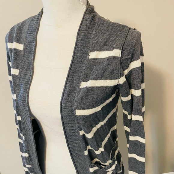 Mossimo Cardigan - Picture 2 of 4
